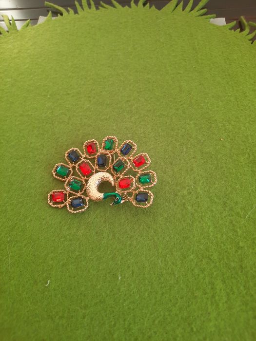 Brosa aurie mare "Paun"