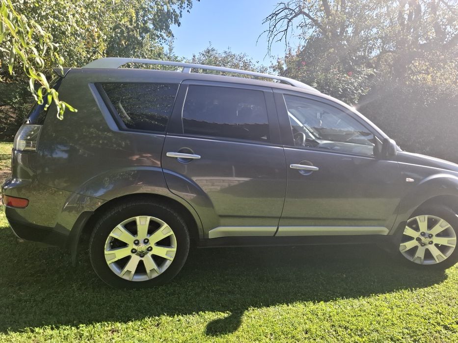Продавам Mitsubishi Outlander