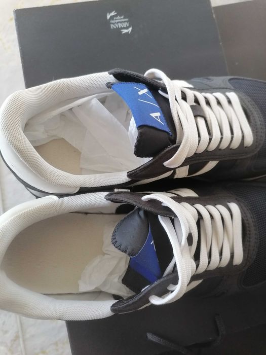 Armani - - топ състояние
 мъжки сникърси!!!