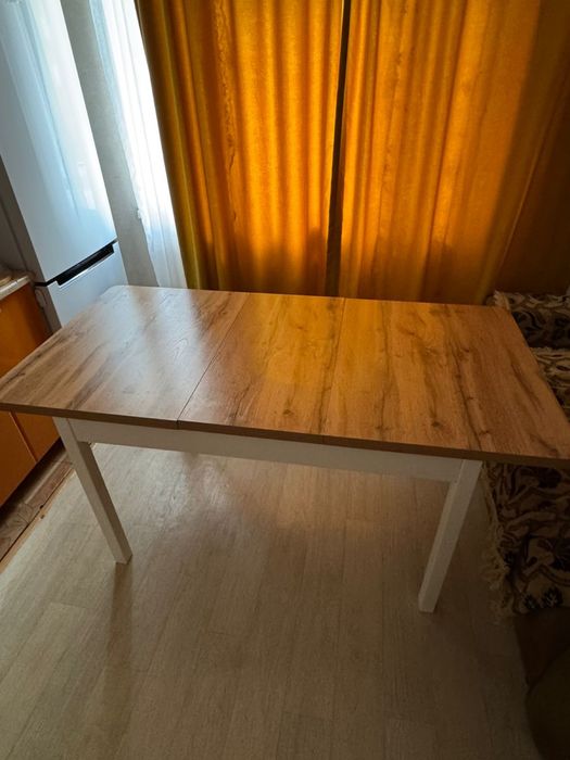 Кухонный стол и стулья