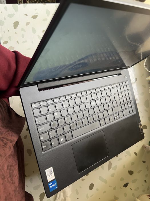 Lenova V15 G3 IAP / i5 12-avlod / 8GB / 512GB SSD / Ideal holat