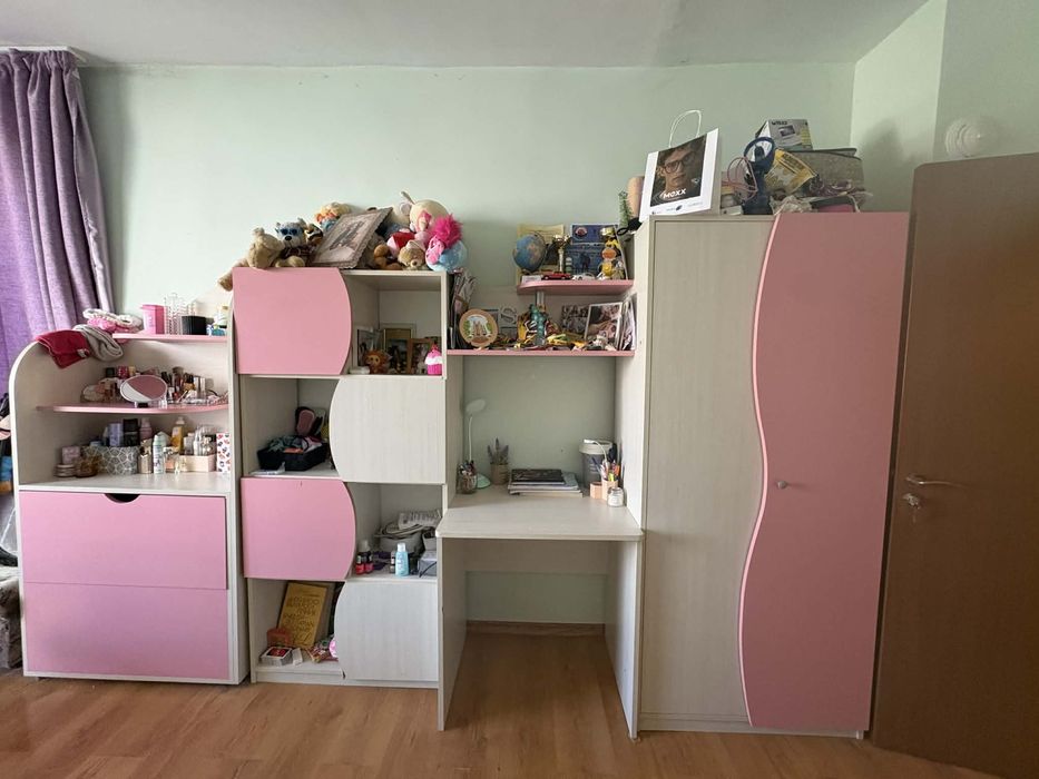 Подарявам детско легло и секция