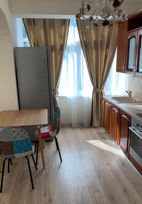 Дава се под наем Двустаен апартамент в Пловдив, Център - 60 кв.м за 500 € - Снимка #2