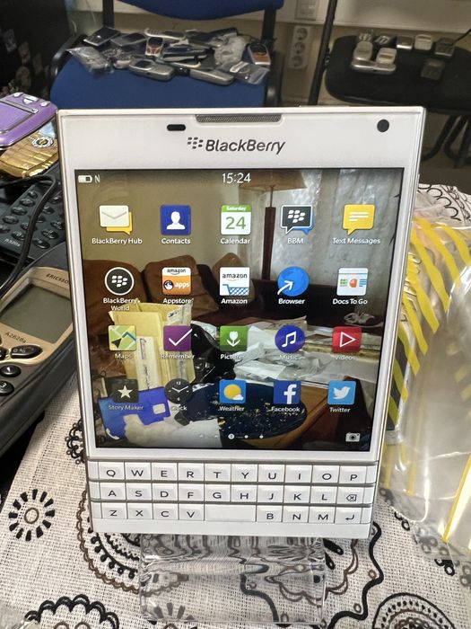 blackberry passport white