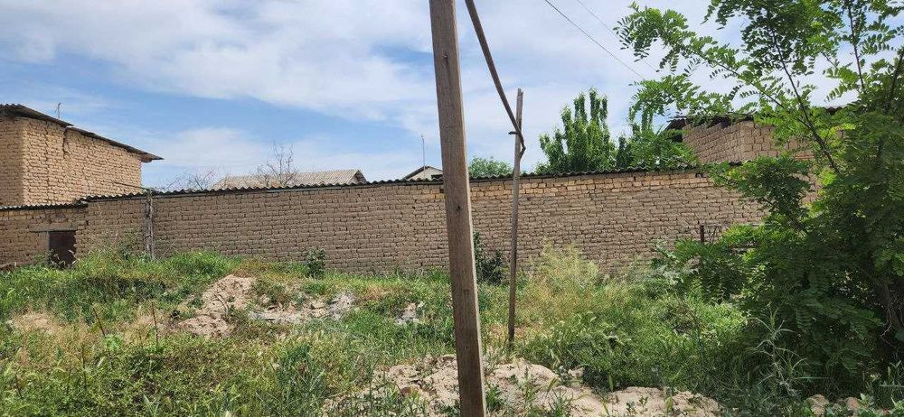 Продается 4 комнатный двор 15 соток земли в Джамбуле