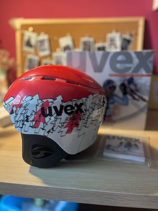 Детска ски каска Uvex