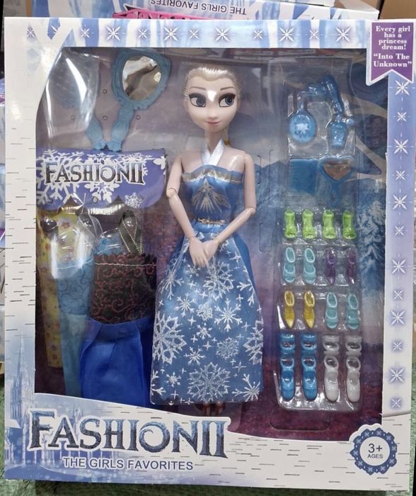 Комплект Кукла Елза с различни рокли и аксесоари Frozen, Замръзналото Кралство
