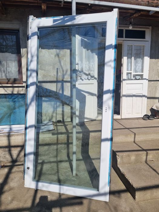 Geamuri termopan din pvc si lemn stratificat