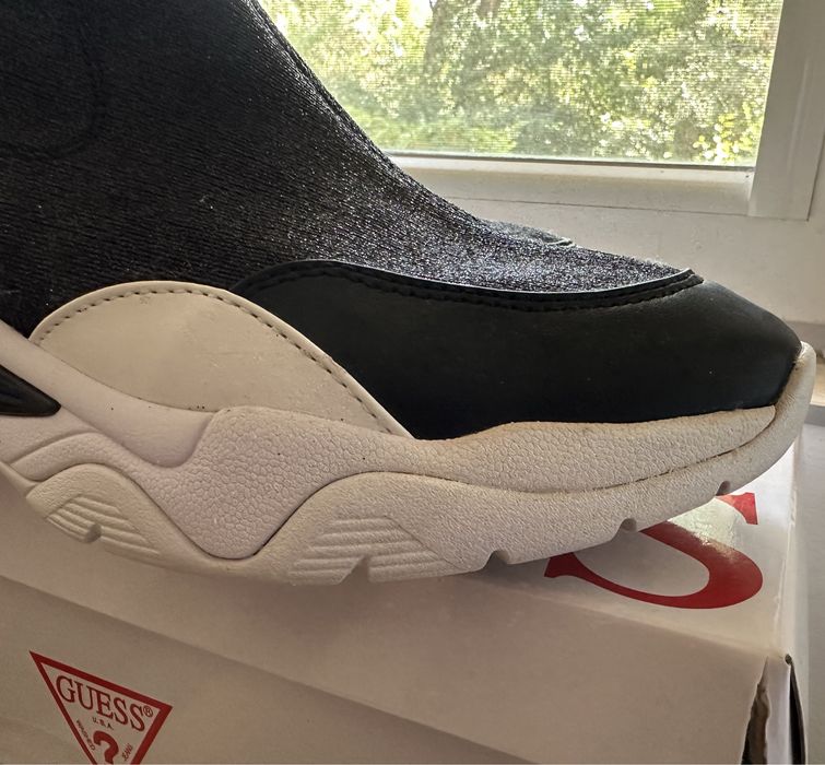 Обувки тип чорап GUESS