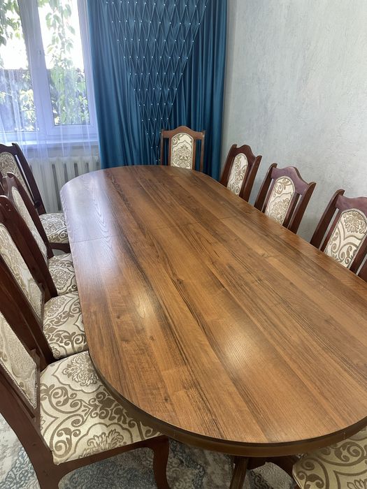 Продается стол с 12 стульями