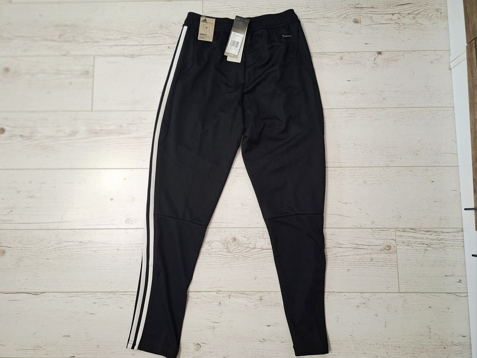 Adidas-Ориг. Детско долнище Ново!!!