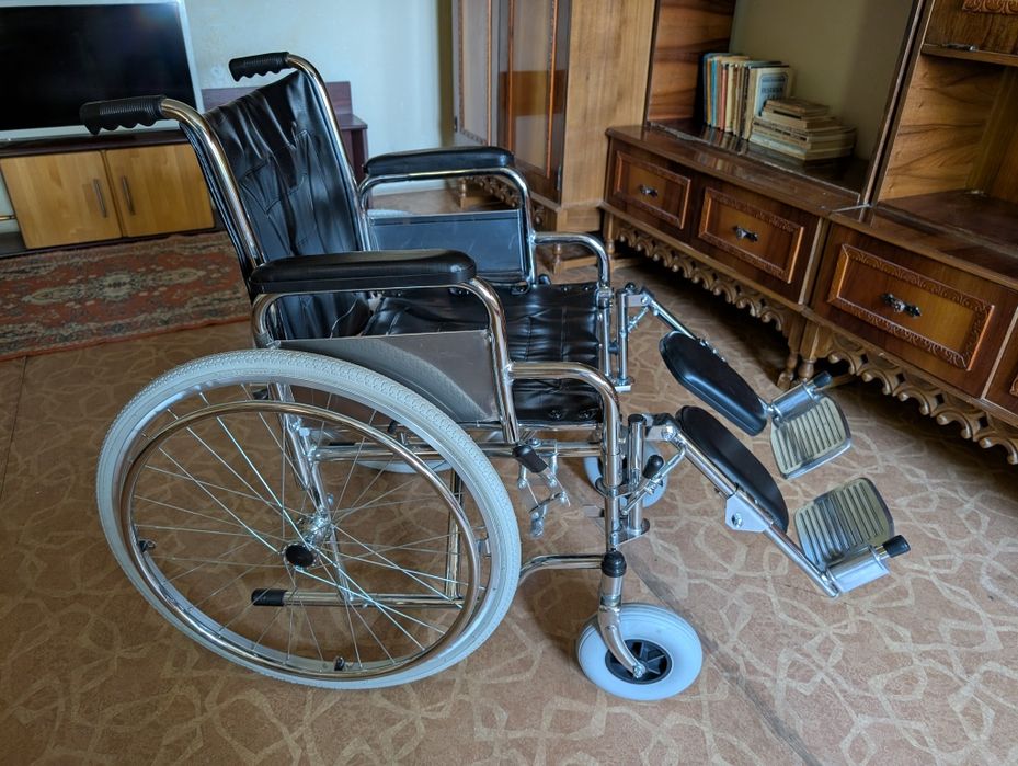 Scaun rulant pliabil persoane cu handicap