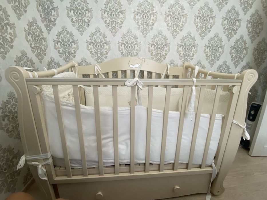 Кроватку детскую