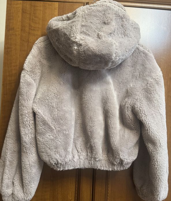 Дамско плюшено яке с качулка