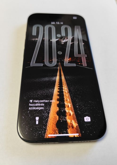 Vând iPhone 16 folosit, în stare foarte bună, huse cadou