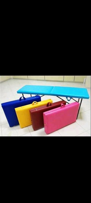 Кушетка разного цвета