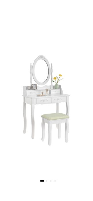 Manechin si masa de machiaj