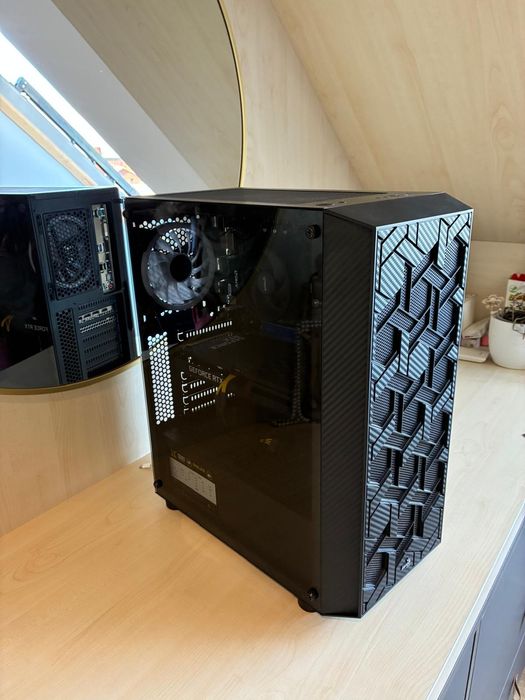 Computer cu monitor aproape nou