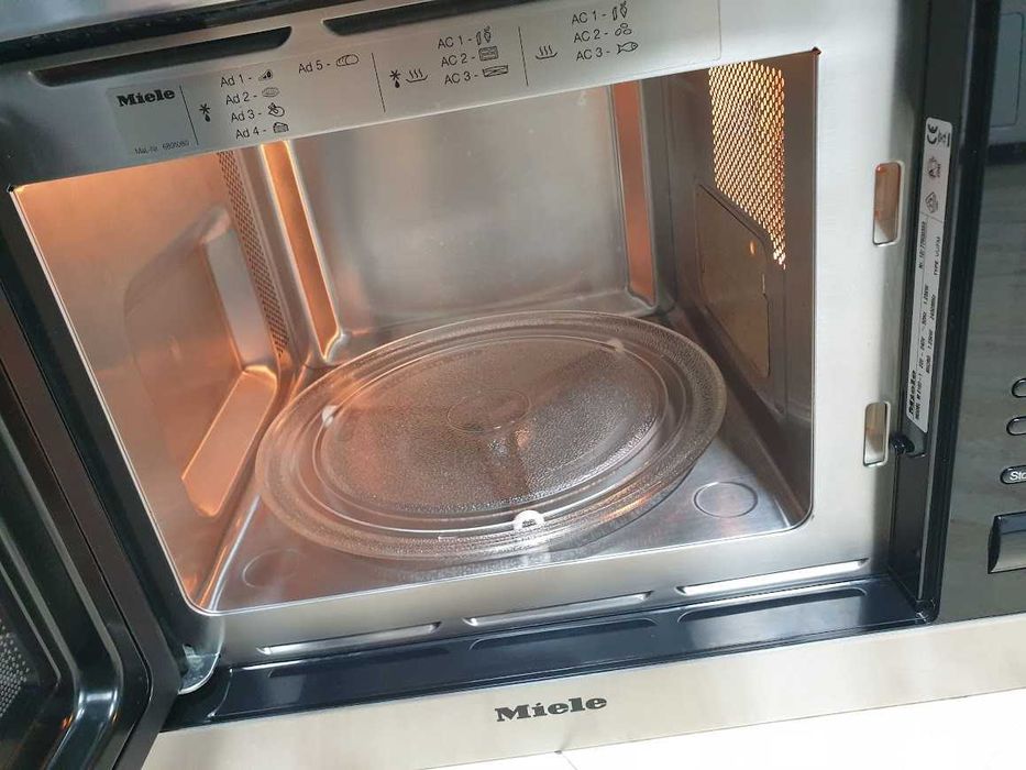 17L - 600мм - Miele M8160 Микровълнова Фурна за Вграждане