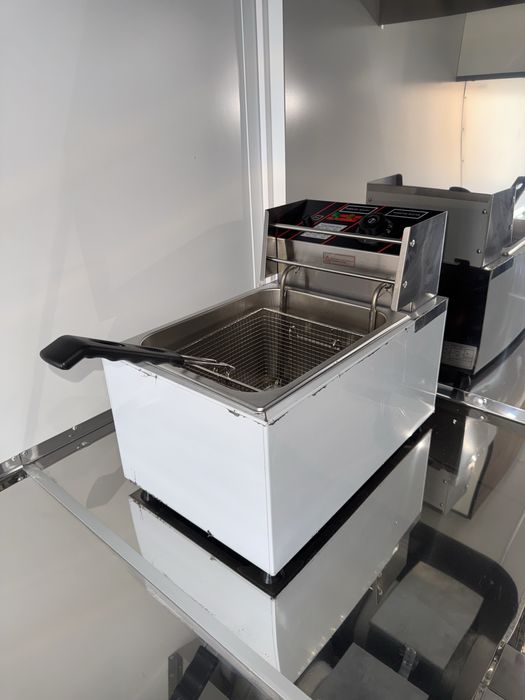 Каравана +Подарък! За търговски цели 4*2*2.30 LED