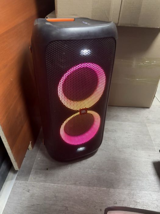 Продам оригинал колонка jbl PartiBox 100 качает нереально
