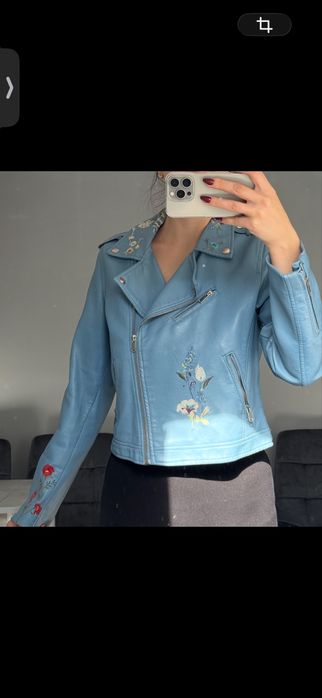 Продам куртки каждая по 4500