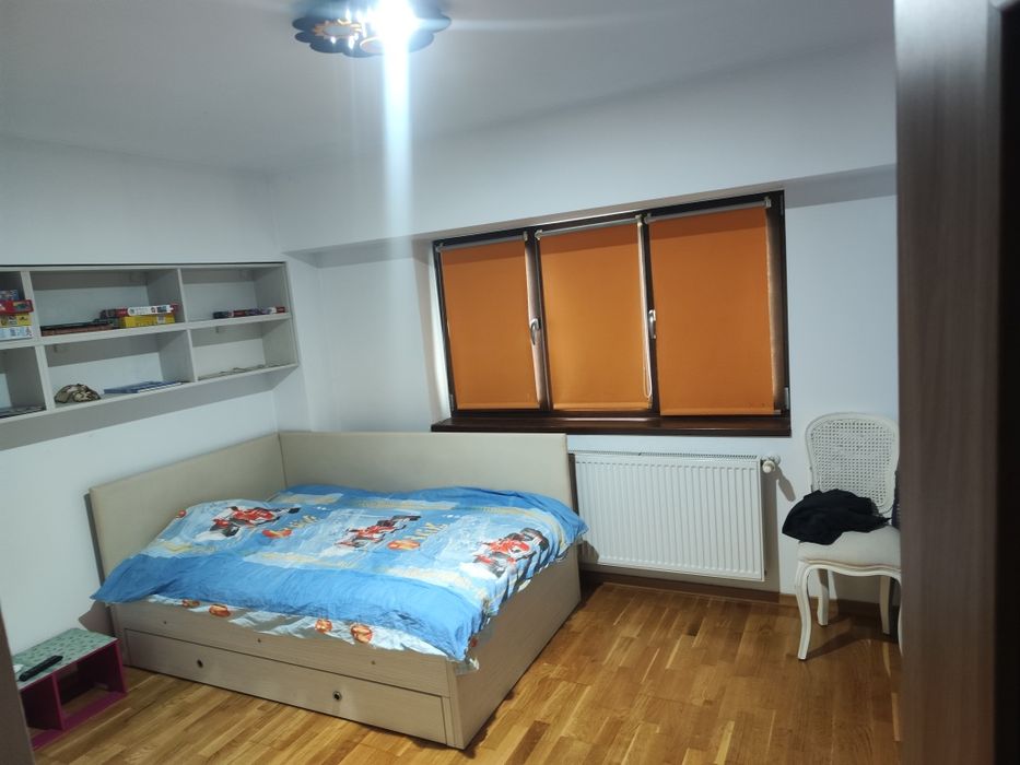 Închiriez apartament cu 3 camere Reșița centru