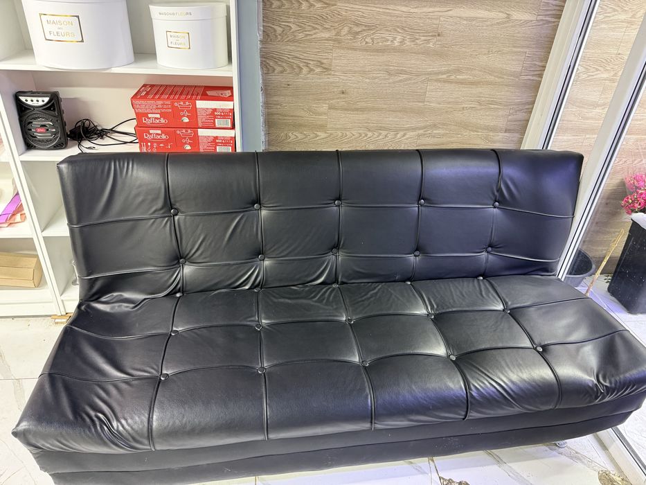 Срочно продам кожаный диван!