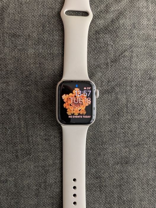 Apple Watch SE (Gen 2) 40mm Starlight