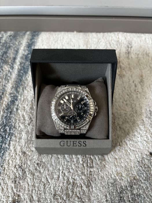 Ceas Guess Zeus, Cristale