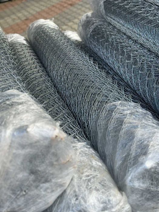 Поцинкована оградна мрежа. Мрежа с PVC покритие. Колове. Топ цени!