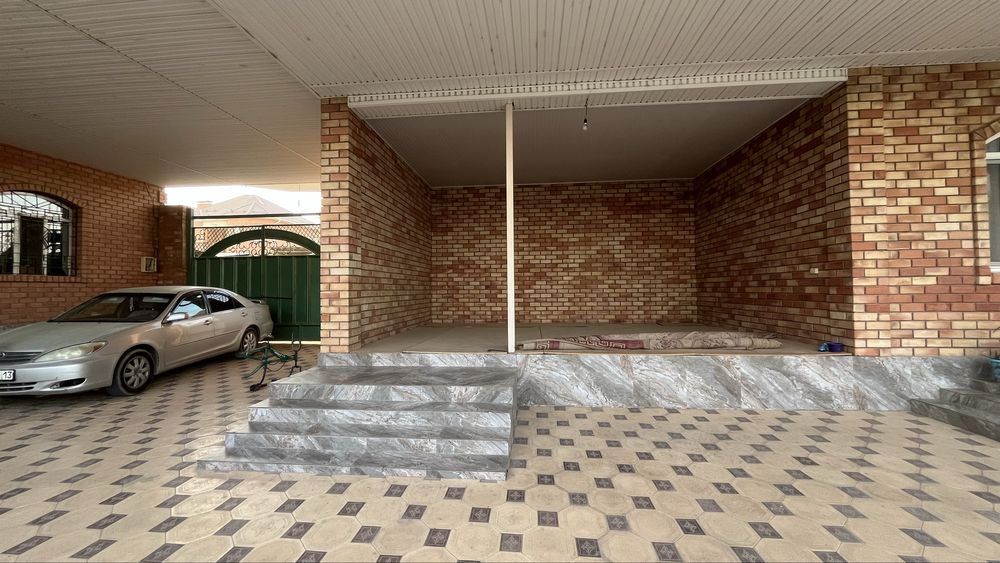 Үй сатылады.