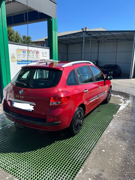 Renault Clio estate rip curl edition