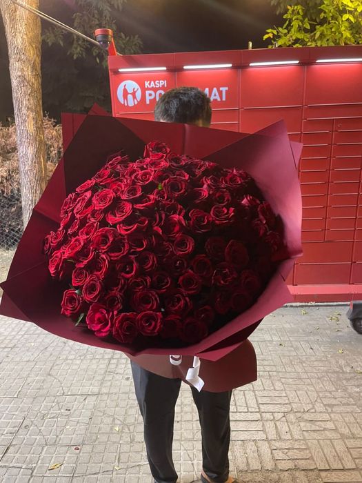 Цветы розы красные, белые розовые