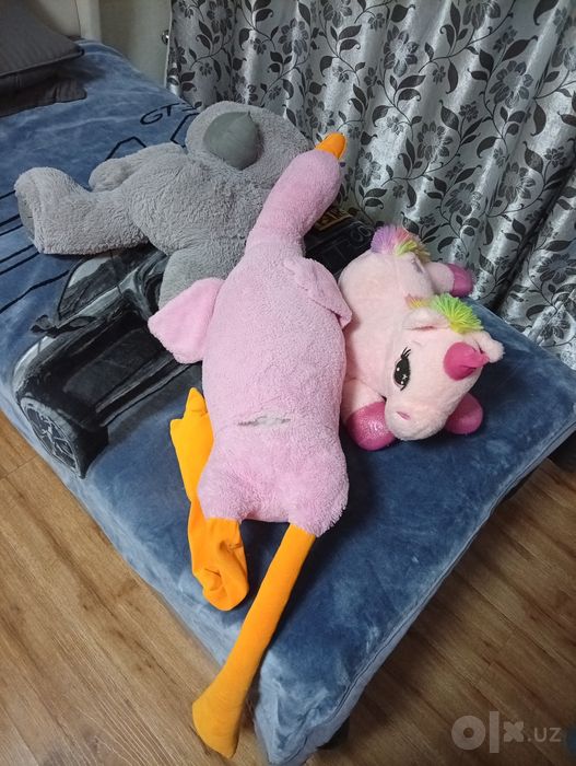 Игрушки отдам дёшево после детей !не дорого в коробке есть машинки и т