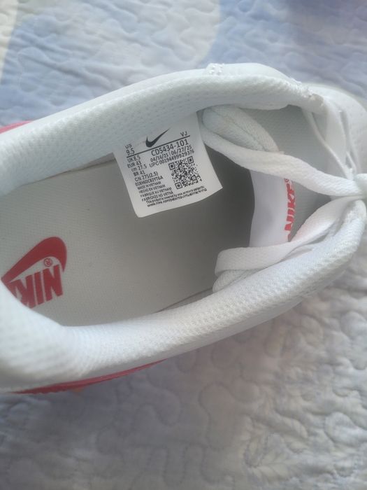 Кроссовки Nike red