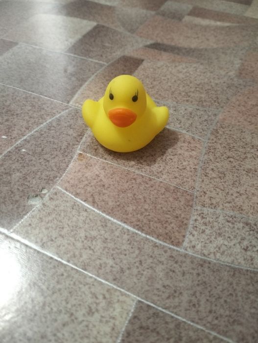 Утка желтая маленькая