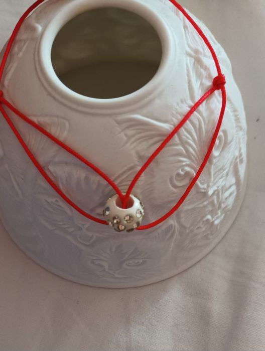 Bratari simple hand made pe snur cu rosu sau verde