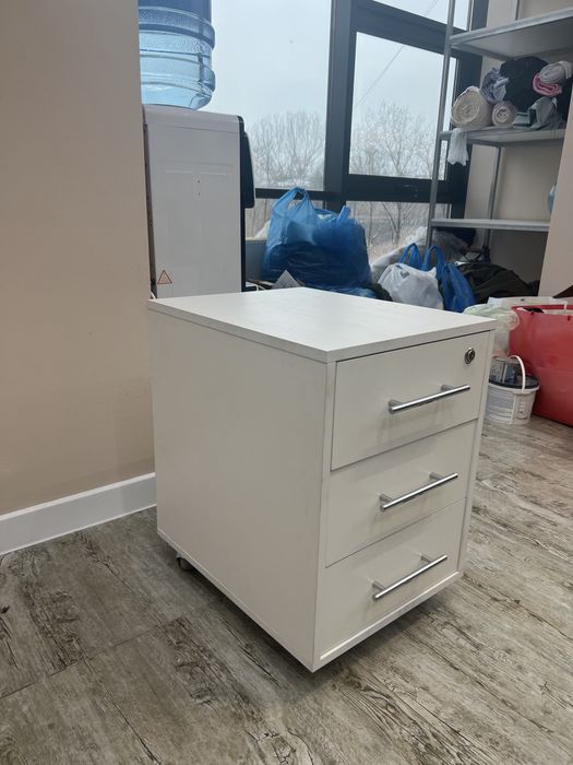 Продам тумбочку офисную