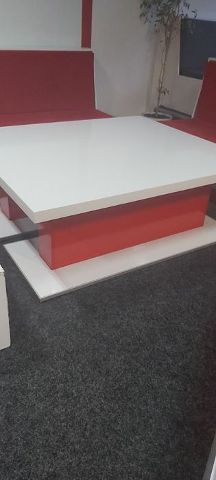 Маси с бели плотове