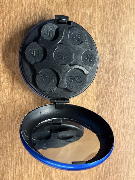 Чисто НОВ евро монетник