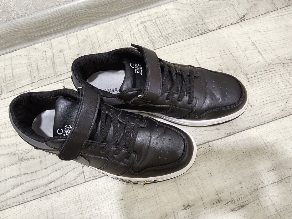 Продам кроссовки на мальчика