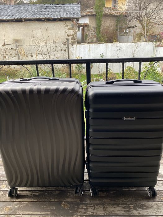 два големи куфаре