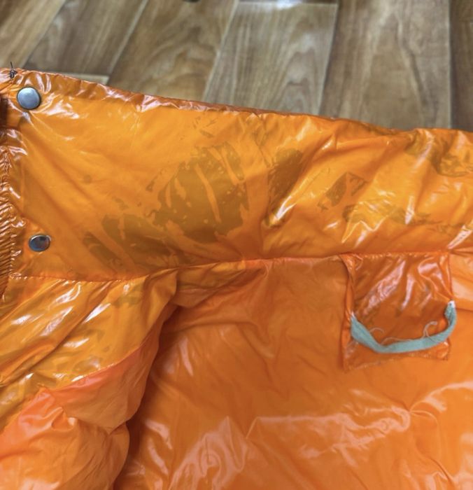 Продам пуховик в нормальном состоянии.