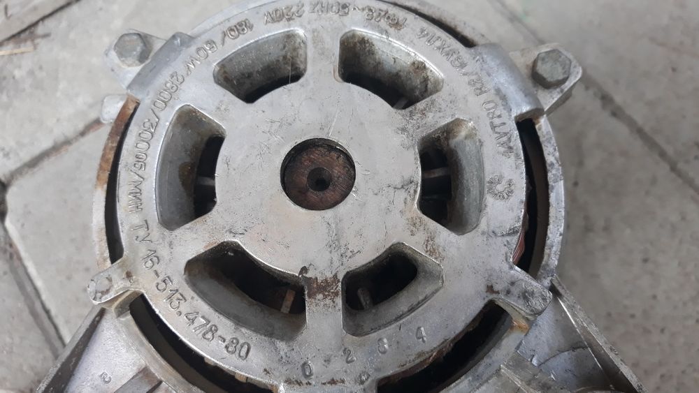 Монофазен електромотор работещ