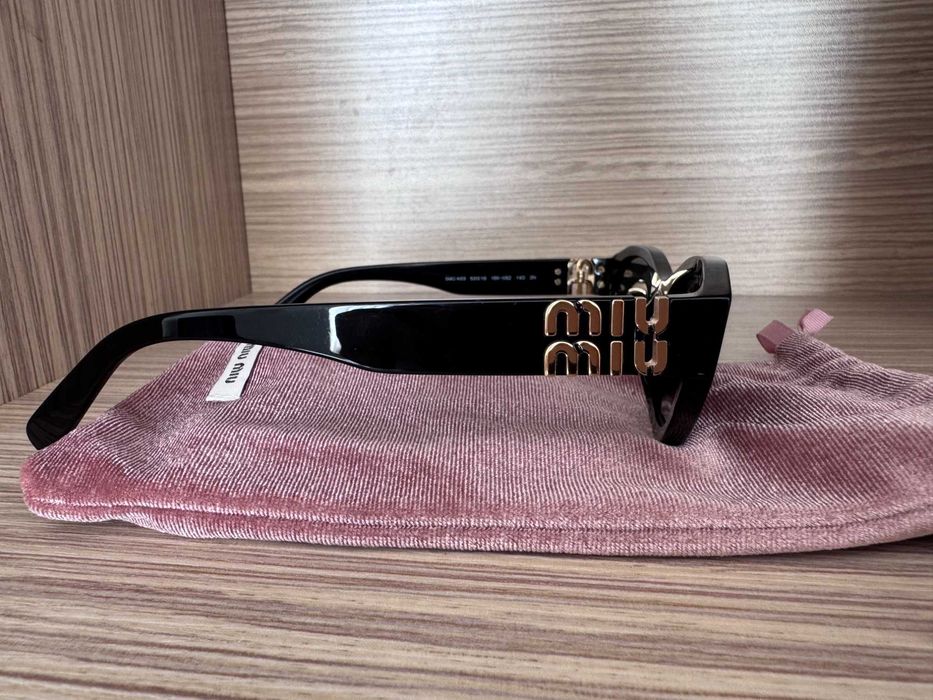 слънчеви очила MIU MIU