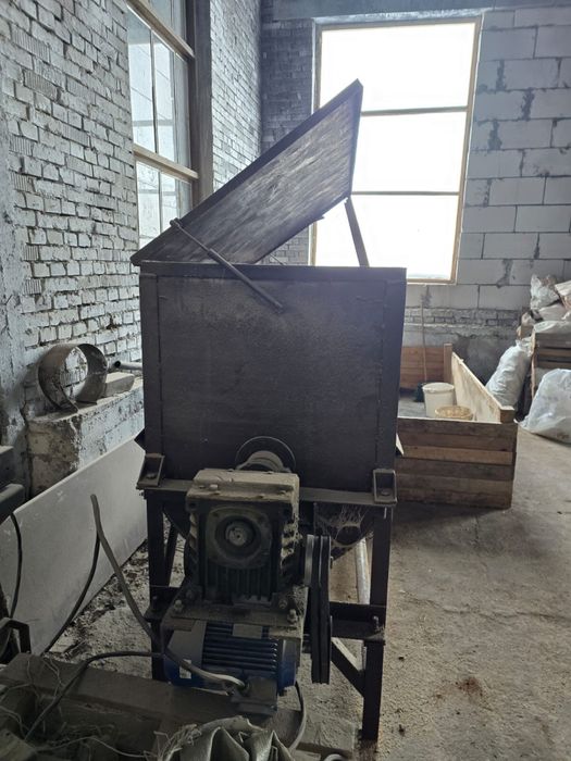 Продам смеситель кормов