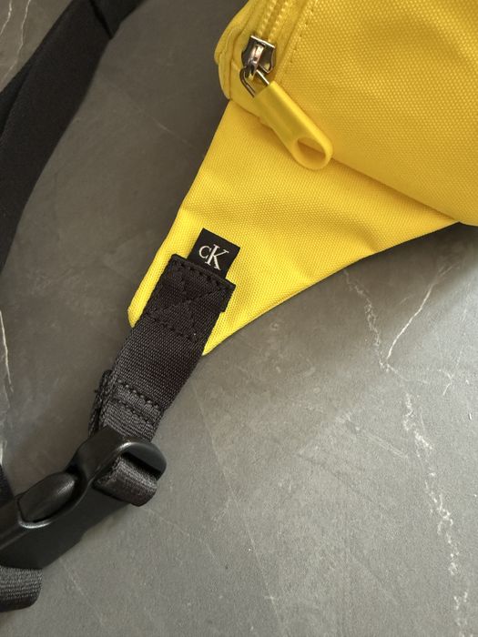 Бананка Calvin Klein