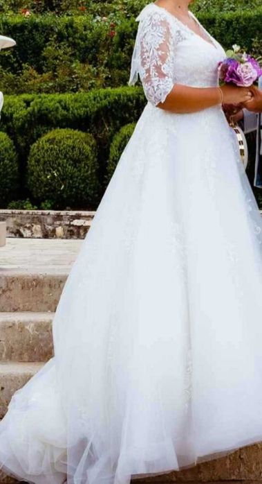 Rochie de mireasa, cu voal si fundita detasabila, marimea 44.