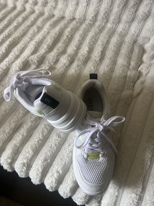Маратонки GUESS номер 38 бели
